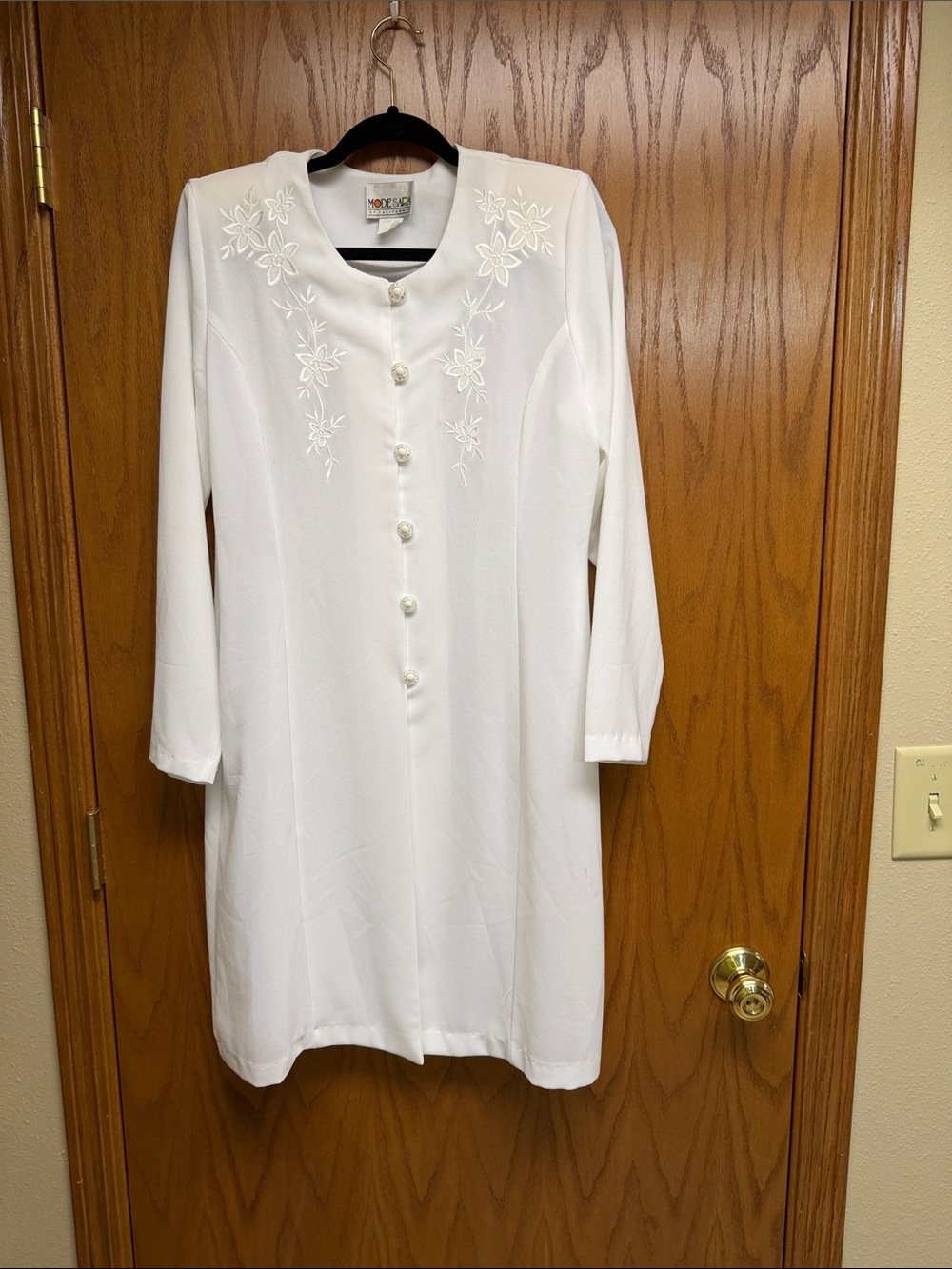 Elegant White Embroidered Women's Coat Dress